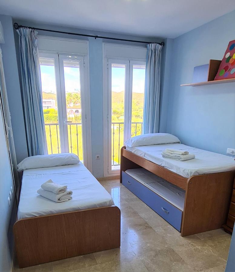 3 Bedrooms With Pool & Parking, Close To Sea And Gibraltar Манилва Экстерьер фото