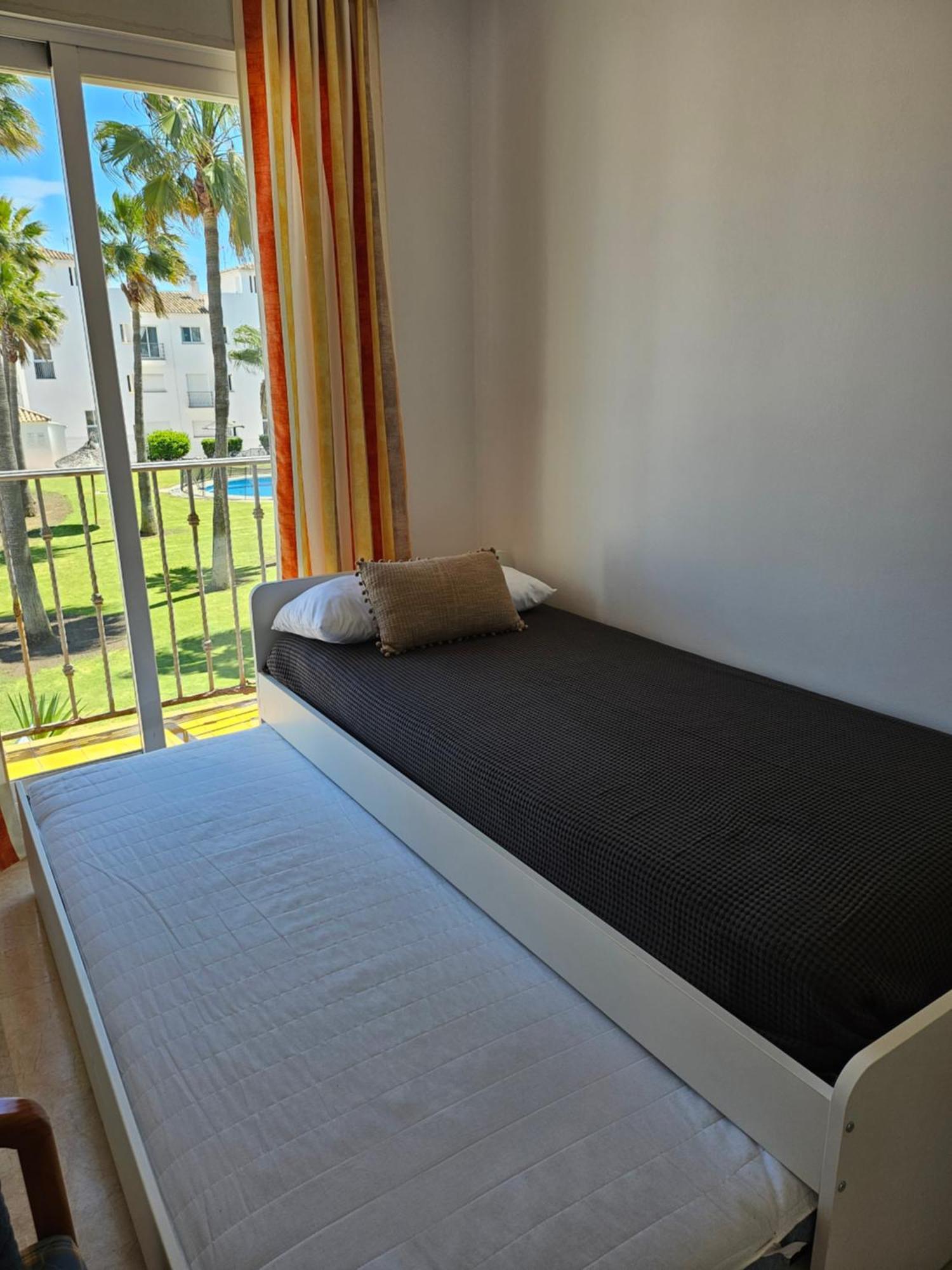 3 Bedrooms With Pool & Parking, Close To Sea And Gibraltar Манилва Экстерьер фото