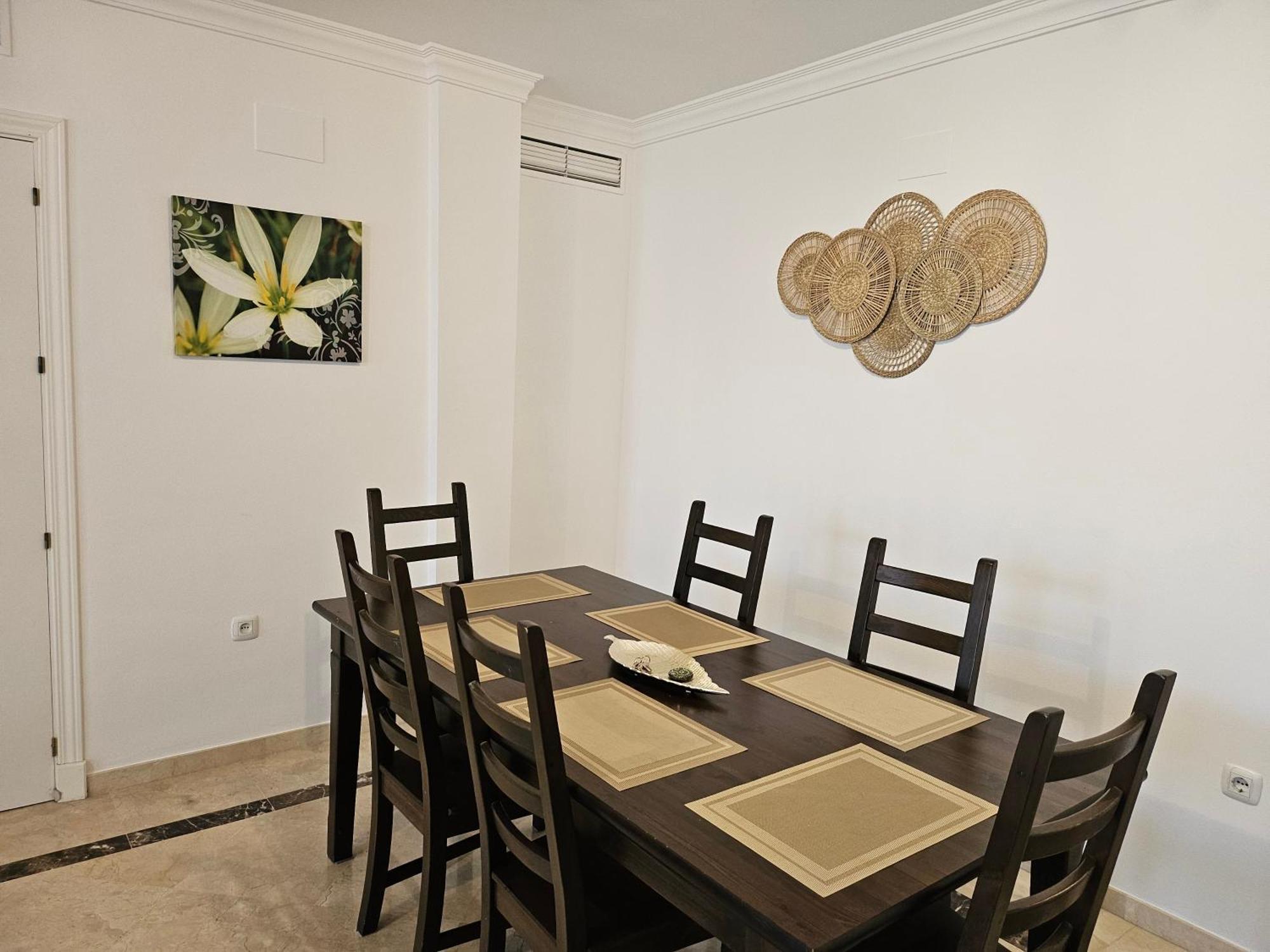 3 Bedrooms With Pool & Parking, Close To Sea And Gibraltar Манилва Экстерьер фото
