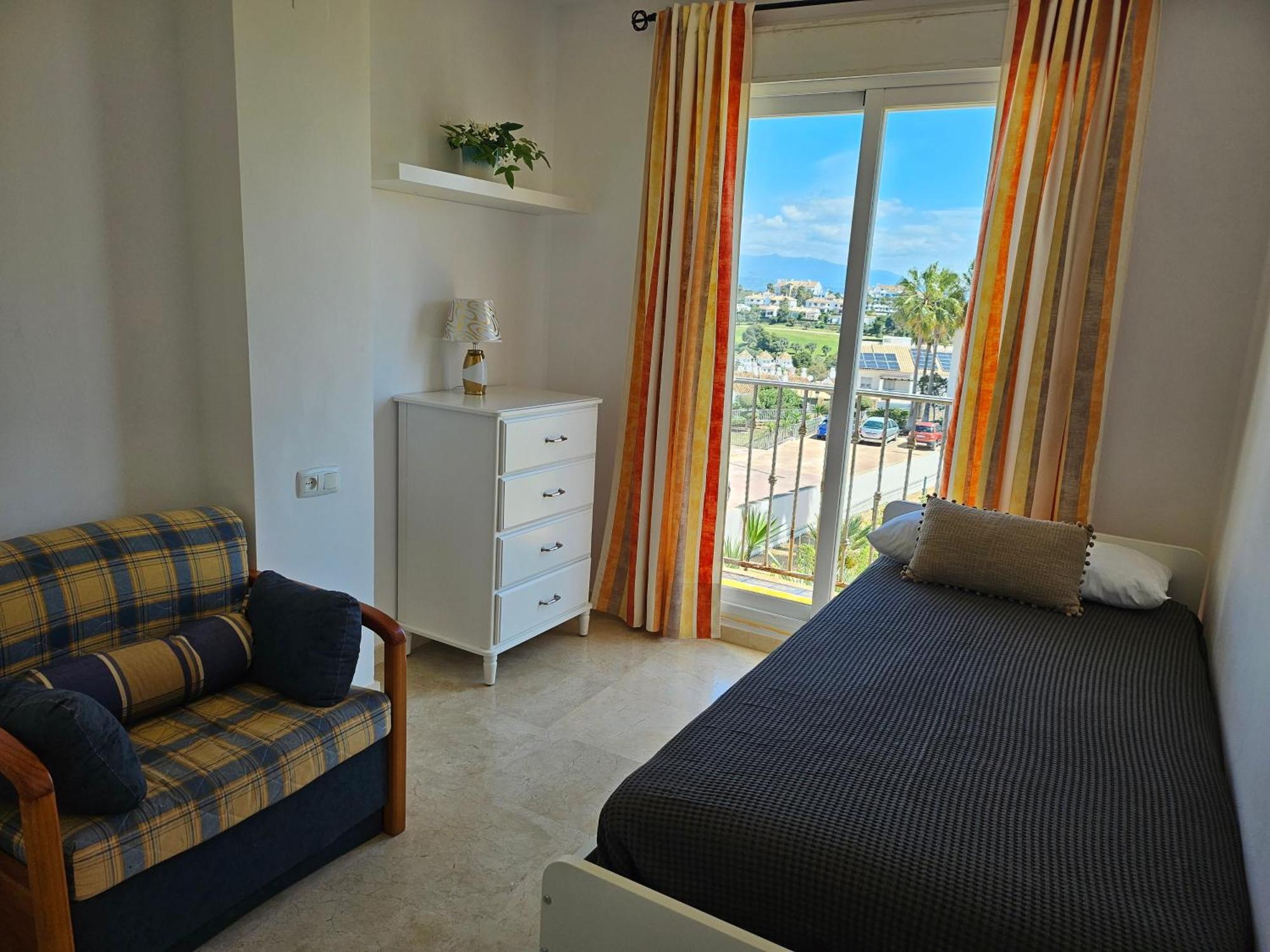 3 Bedrooms With Pool & Parking, Close To Sea And Gibraltar Манилва Экстерьер фото